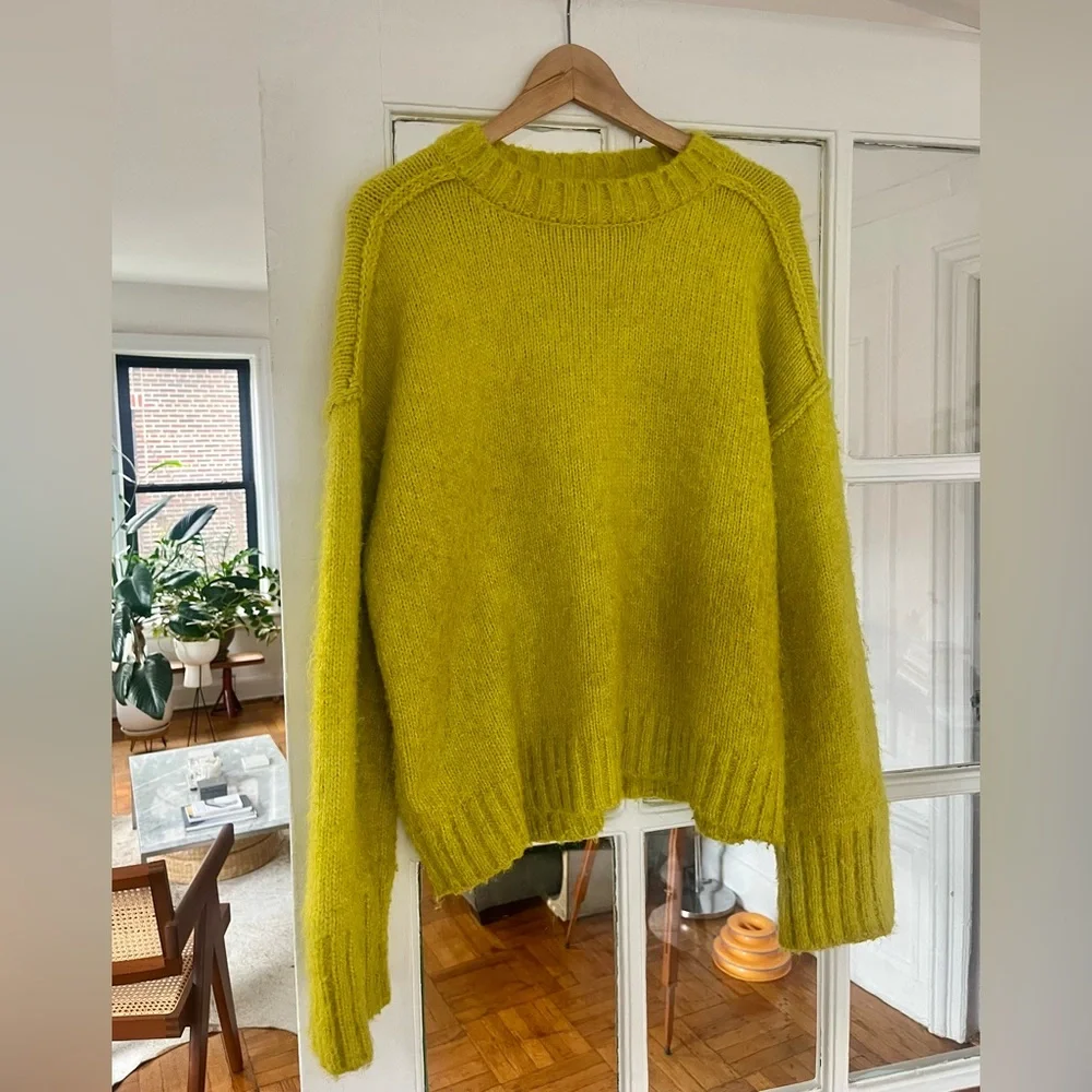 Topshop knitted relaxed crew neck exposed seam sweater in green/bright yellow - Picture 2 of 6